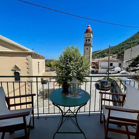 Ilianas Place Agios Matthaios  Ngoại thất bức ảnh
