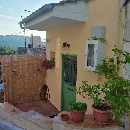 Ilianas Place Agios Matthaios  Ngoại thất bức ảnh