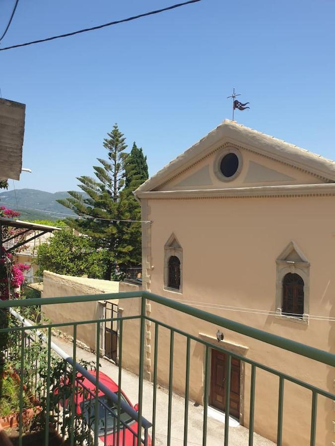 Ilianas Place Agios Matthaios  Ngoại thất bức ảnh