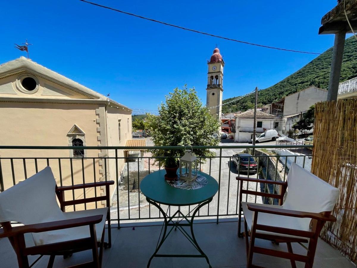 Ilianas Place Agios Matthaios  Ngoại thất bức ảnh